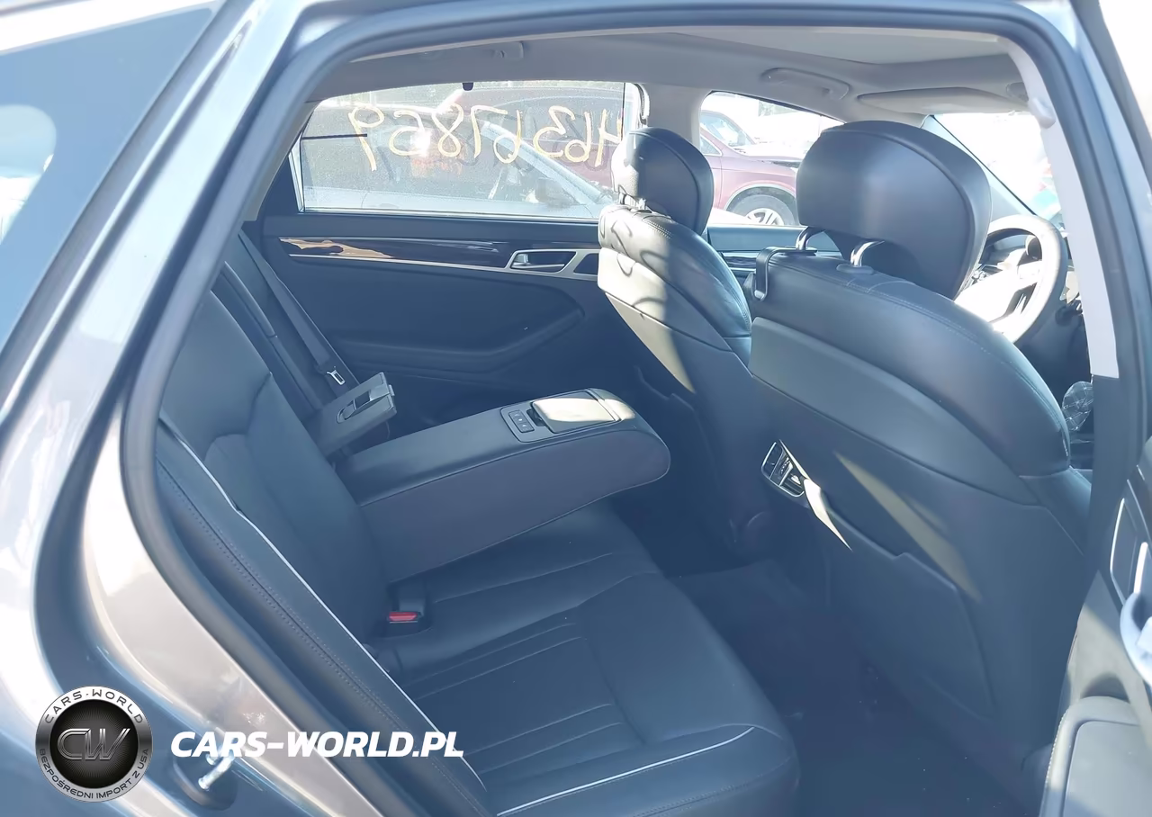 2016 Hyundai Genesis 3.8 VIN:KMHGN4JE5GU111420 - 8