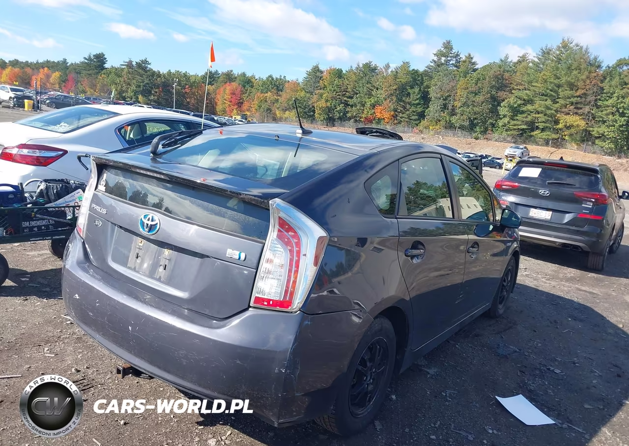 2012 Toyota Prius Four VIN:JTDKN3DU2C1502497 - 4