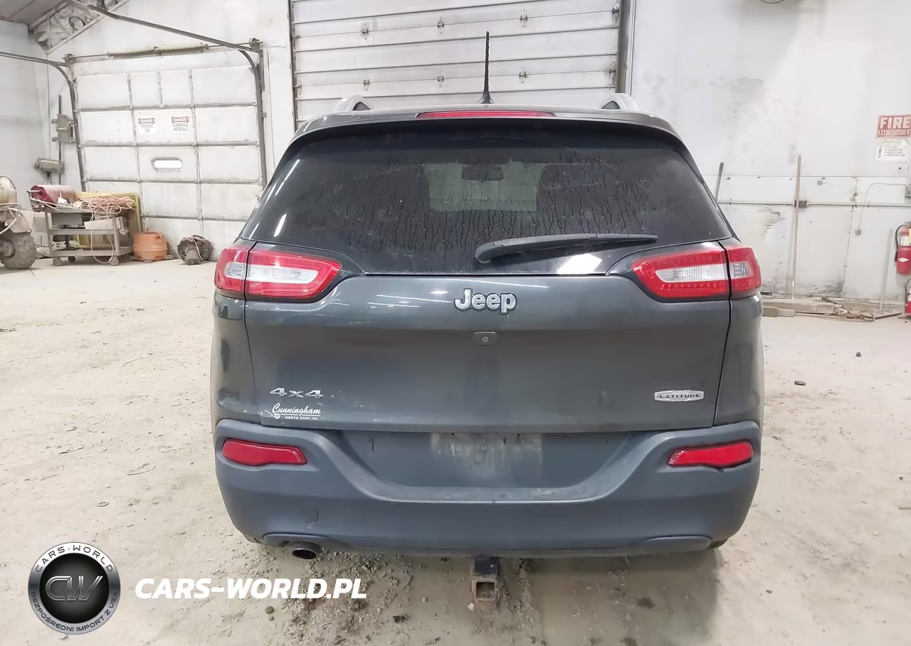 2015 Jeep Cherokee Latitude VIN:1C4PJMCB0FW715236 - 16