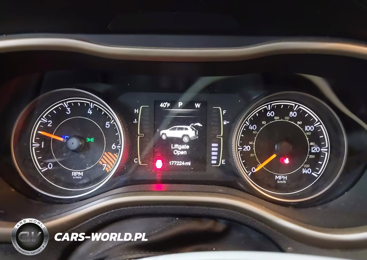 2015 Jeep Cherokee Latitude VIN:1C4PJMCB0FW715236 - 7