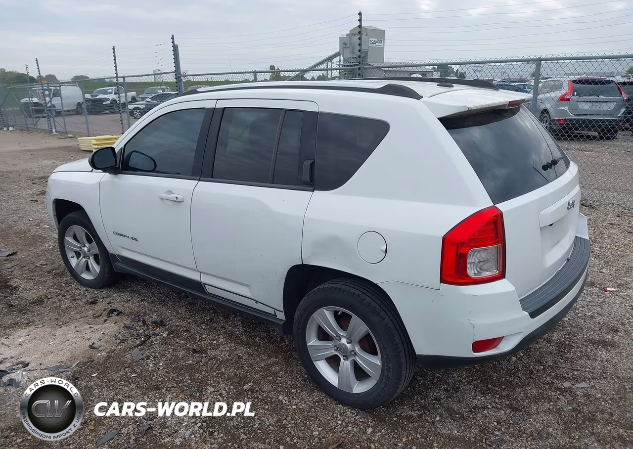 2012 Jeep Compass Latitude VIN:1C4NJCEB9CD618266 - 3
