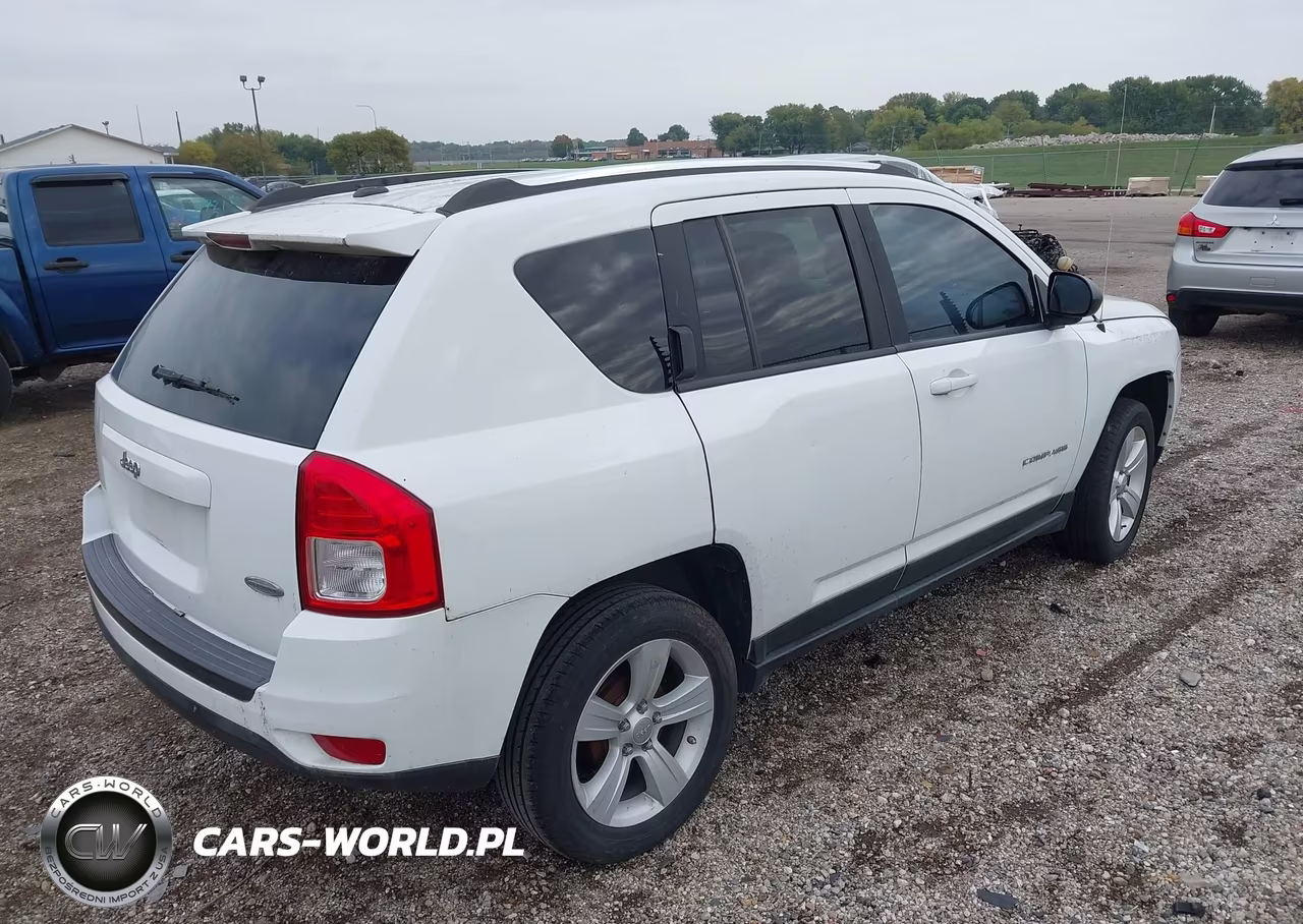 2012 Jeep Compass Latitude VIN:1C4NJCEB9CD618266 - 4