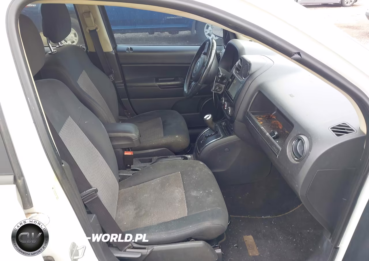 2012 Jeep Compass Latitude VIN:1C4NJCEB9CD618266 - 5