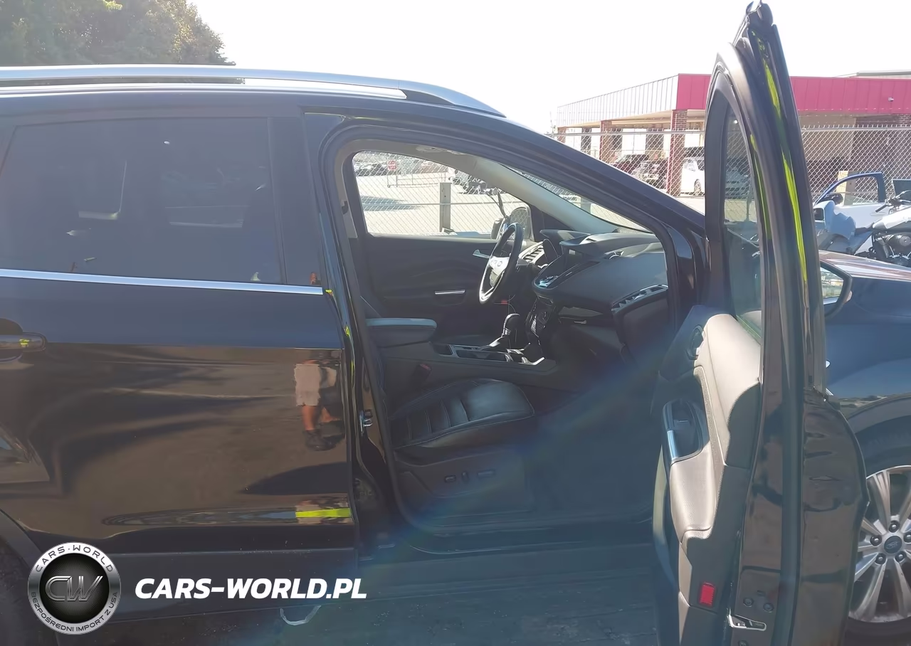 2017 Ford Escape Titanium VIN:1FMCU0J98HUA27137 - 5