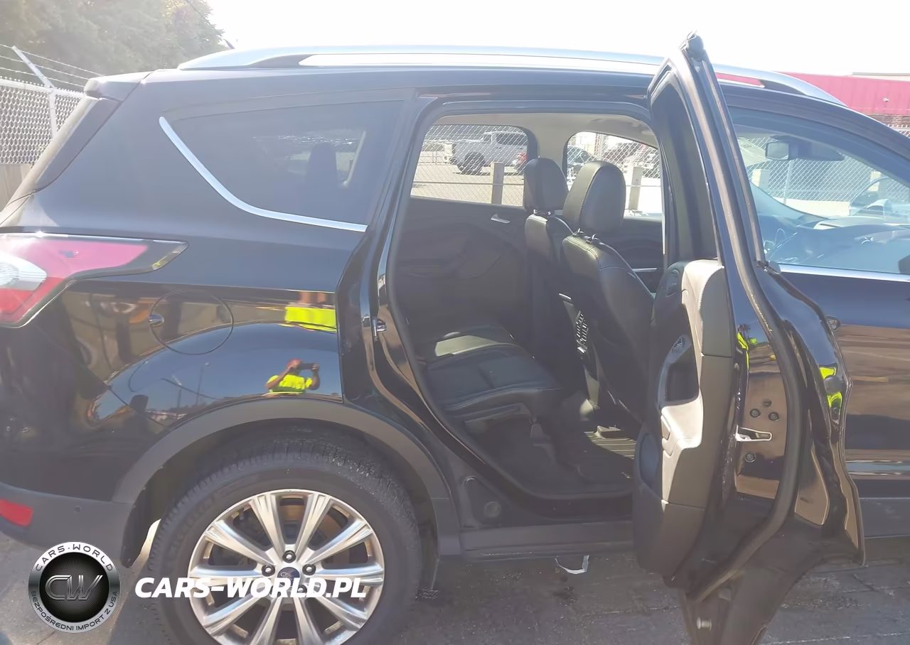 2017 Ford Escape Titanium VIN:1FMCU0J98HUA27137 - 8