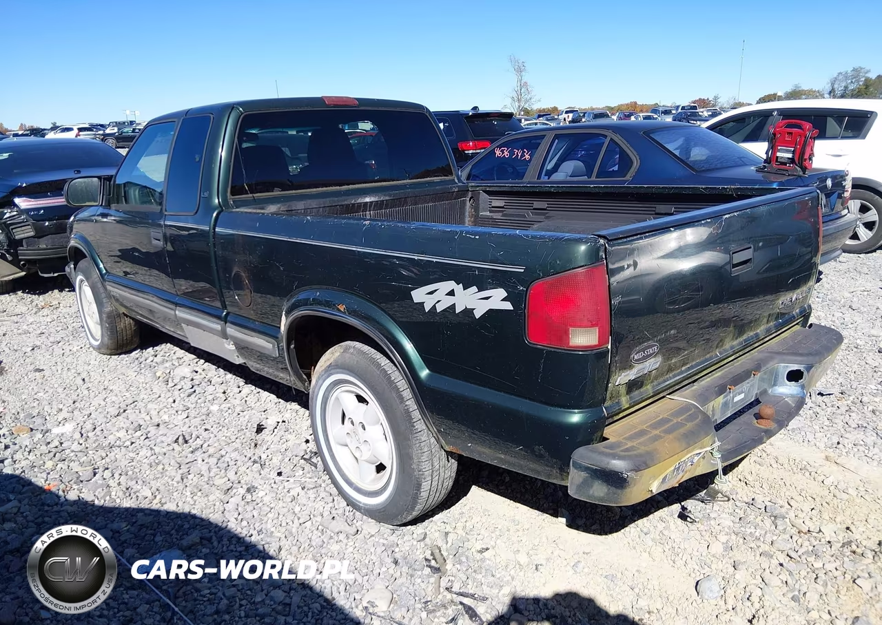 2002 Chevrolet S10 VIN:1GCDT19W628171880 - 3