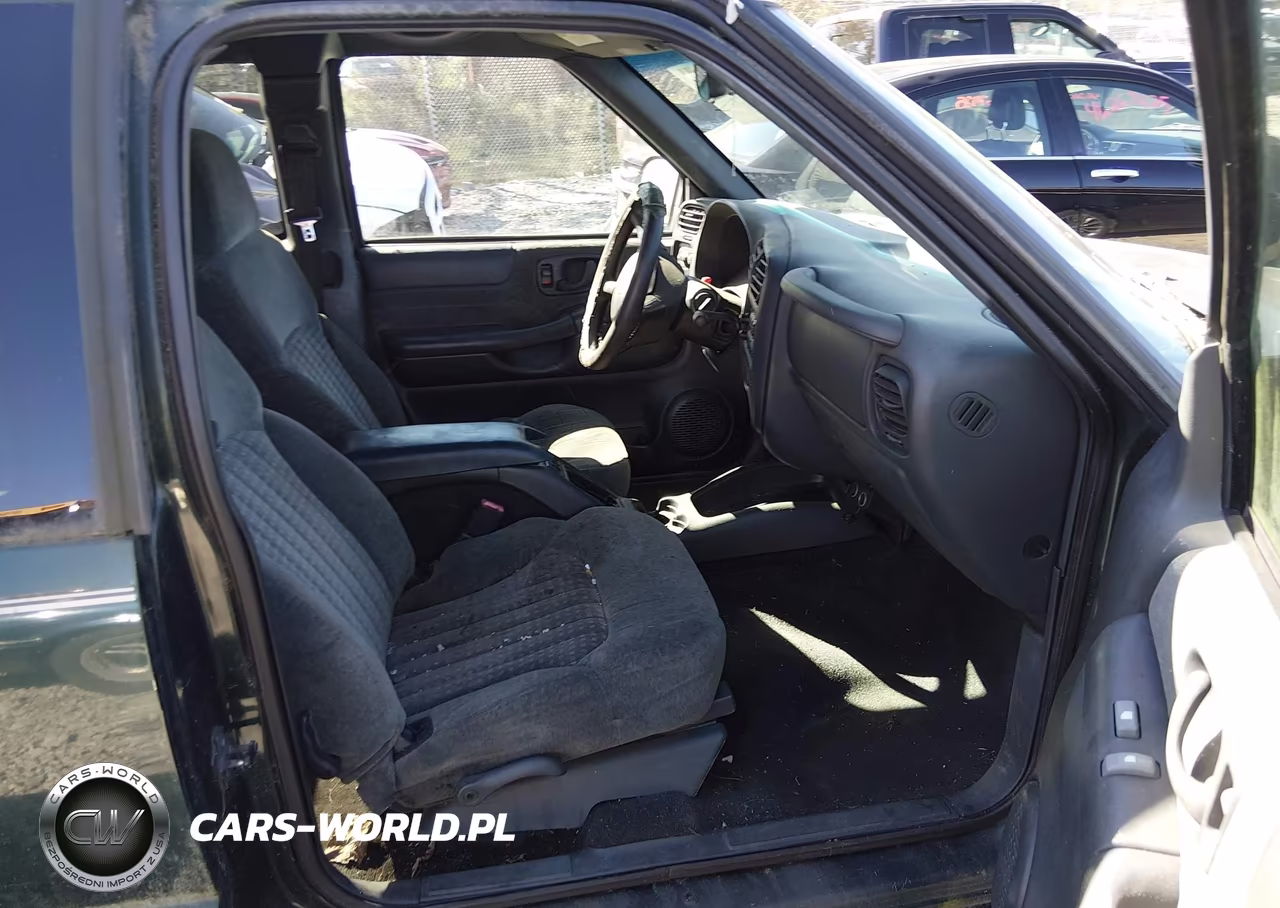 2002 Chevrolet S10 VIN:1GCDT19W628171880 - 5