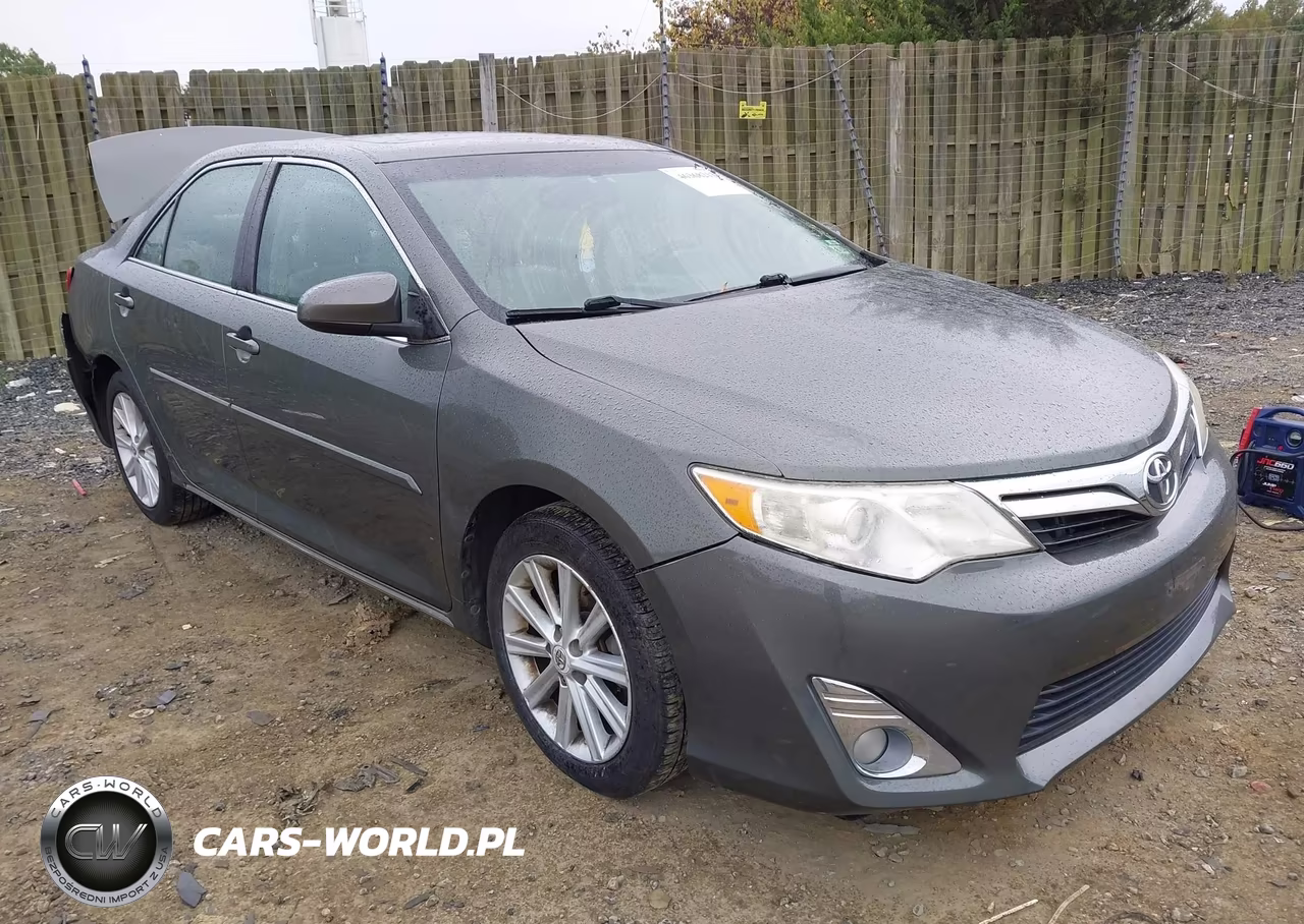 2013 Toyota Camry Xle V6 – zdjęcie 1 z 16