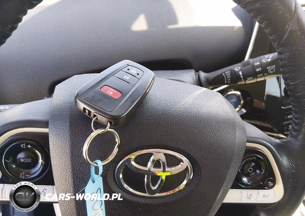 2016 Toyota Prius Three Touring VIN:JTDKARFUXG3506061 - 11