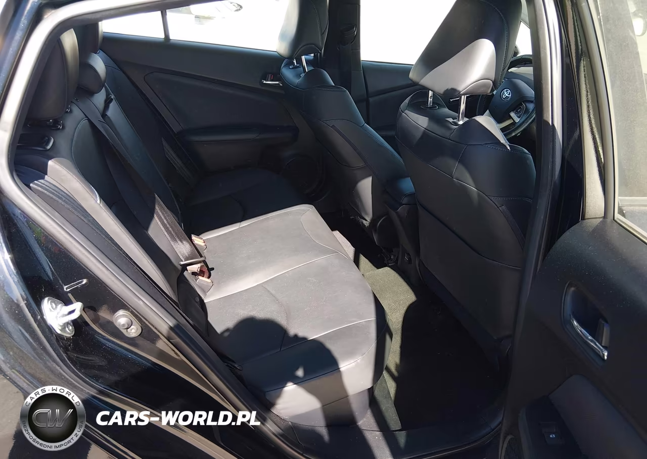 2016 Toyota Prius Three Touring VIN:JTDKARFUXG3506061 - 8