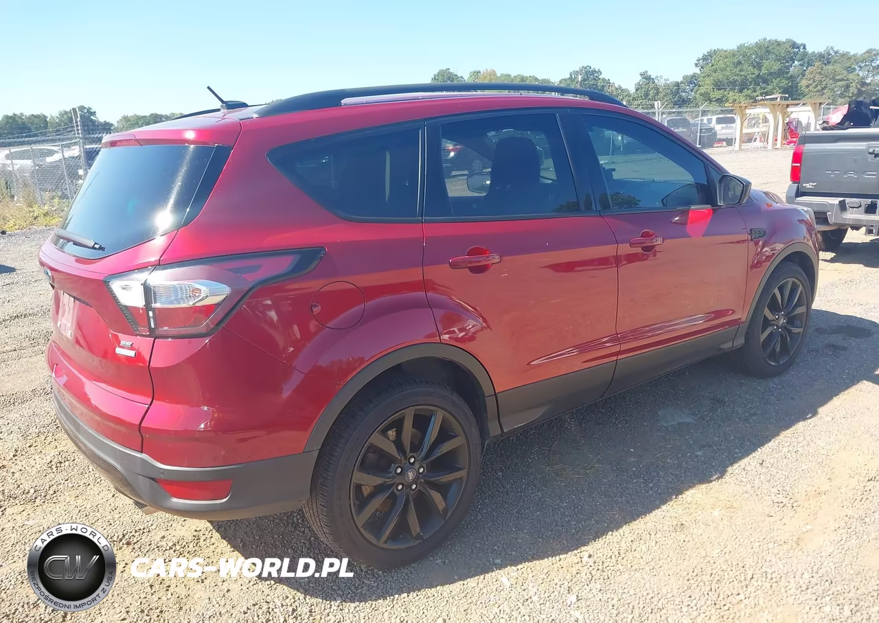 2017 Ford Escape Se VIN:1FMCU0GD4HUD83953 - 4