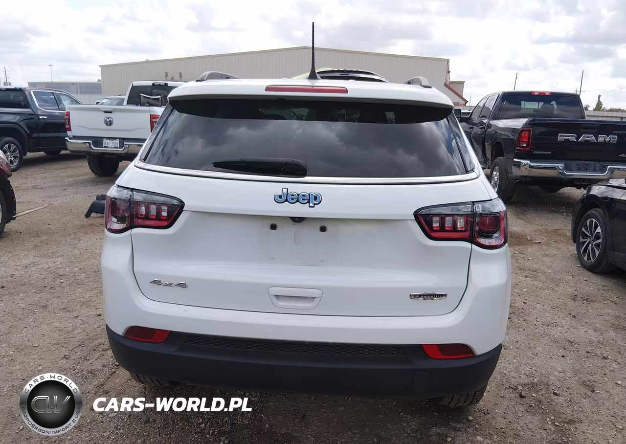 2024 Jeep Compass Latitude 4X4 VIN:3C4NJDBNXRT111626 - 17