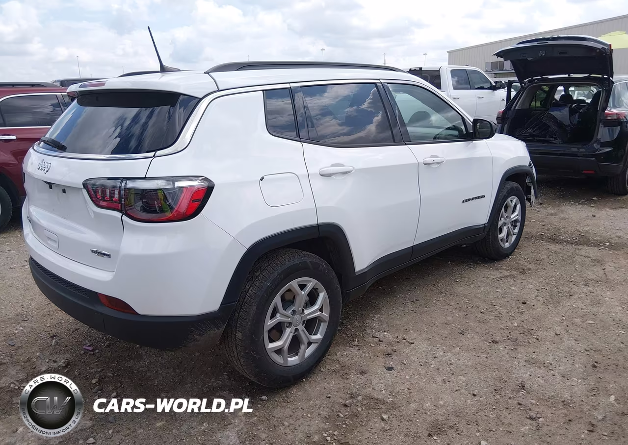 2024 Jeep Compass Latitude 4X4 VIN:3C4NJDBNXRT111626 - 4