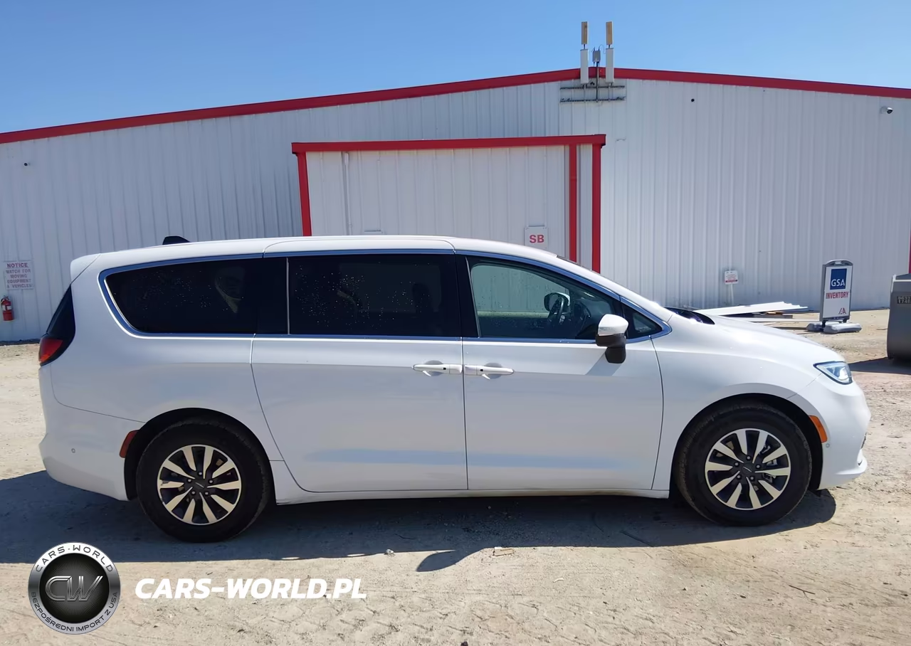 2023 Chrysler Pacifica Hybrid Touring L VIN:2C4RC1L7XPR569449 - 18