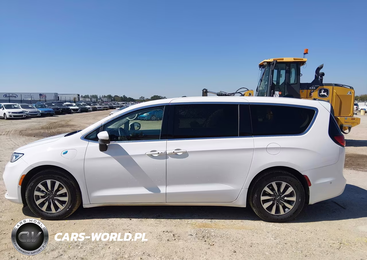 2023 Chrysler Pacifica Hybrid Touring L VIN:2C4RC1L7XPR569449 - 19