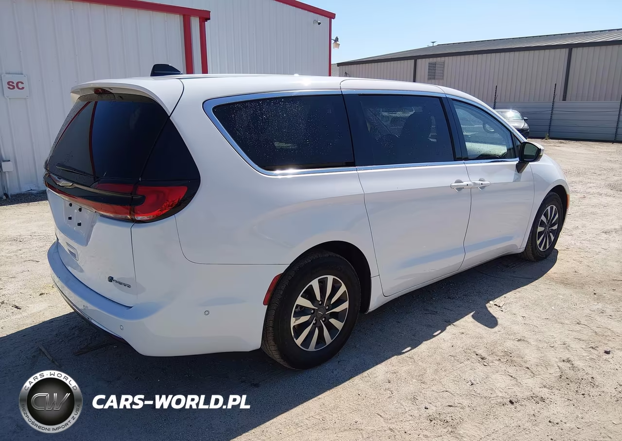 2023 Chrysler Pacifica Hybrid Touring L VIN:2C4RC1L7XPR569449 - 4