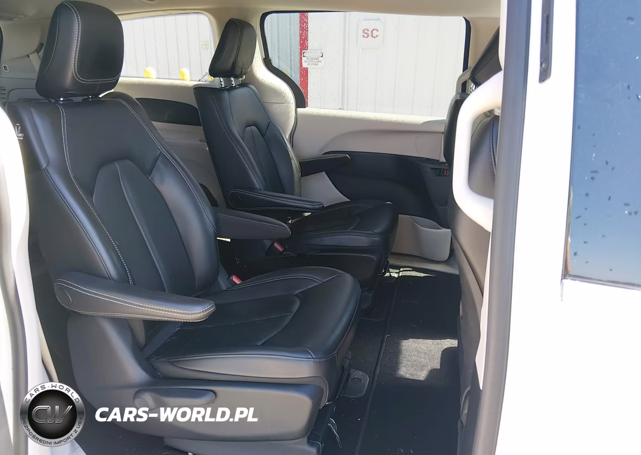 2023 Chrysler Pacifica Hybrid Touring L VIN:2C4RC1L7XPR569449 - 8