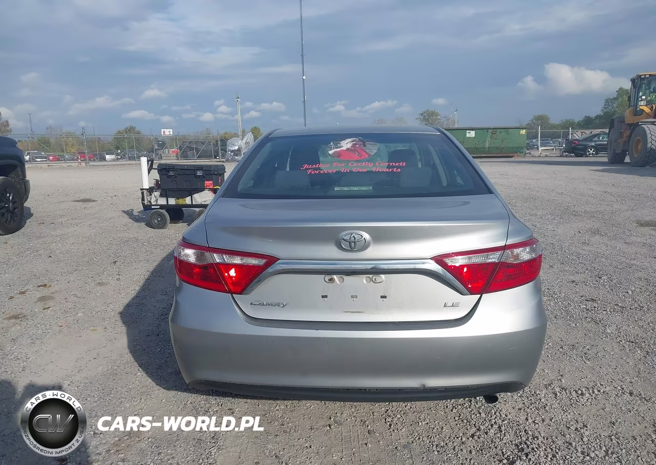 2016 Toyota Camry Le VIN:4T4BF1FK3GR584243 - 17