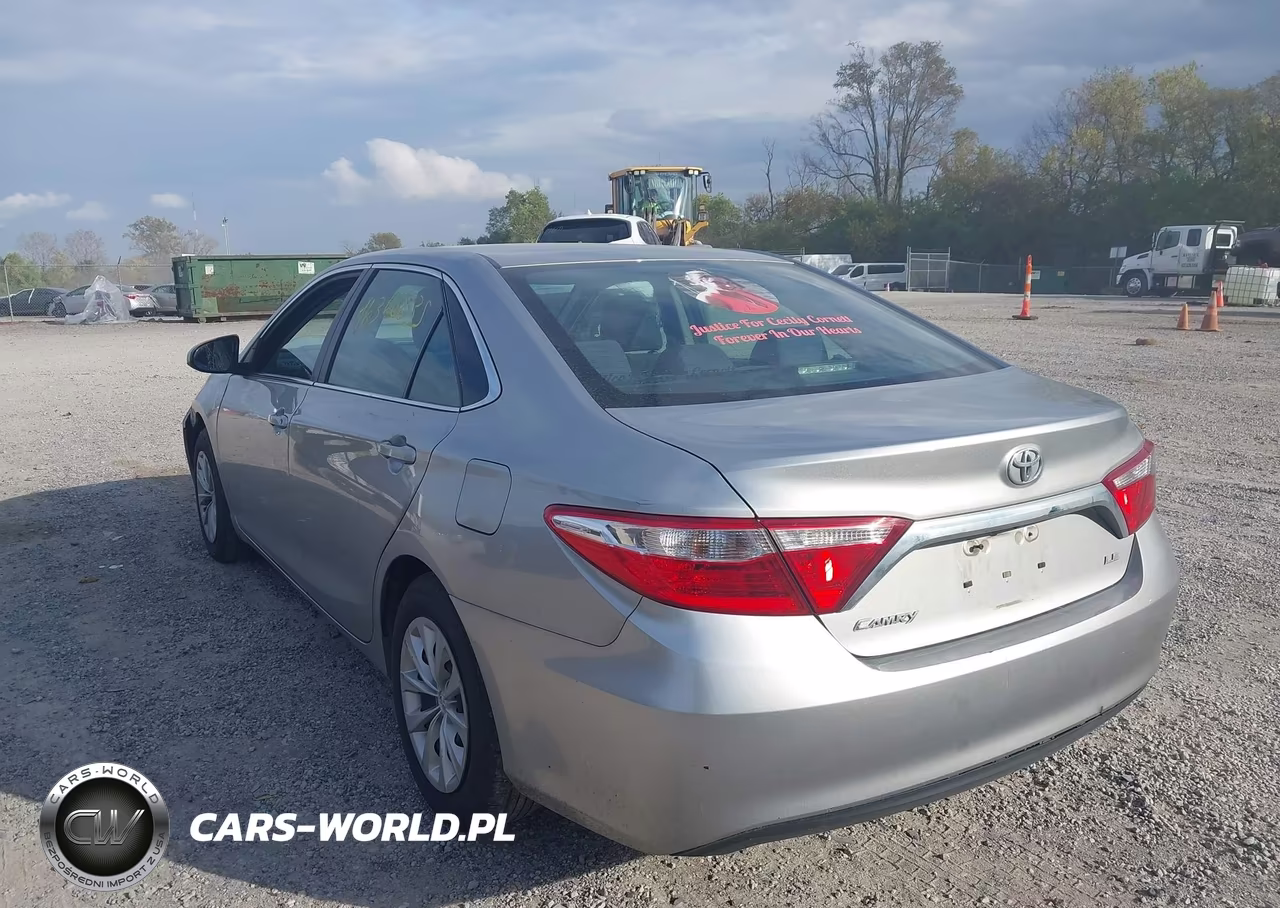 2016 Toyota Camry Le VIN:4T4BF1FK3GR584243 - 3
