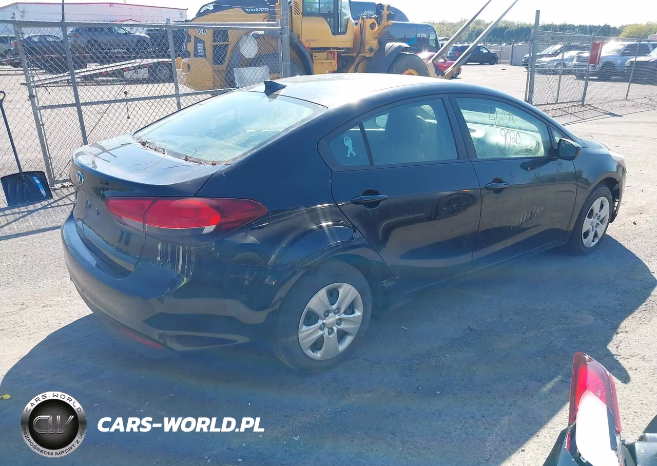 2017 Kia Forte Lx VIN:3KPFK4A7XHE062578 - 4