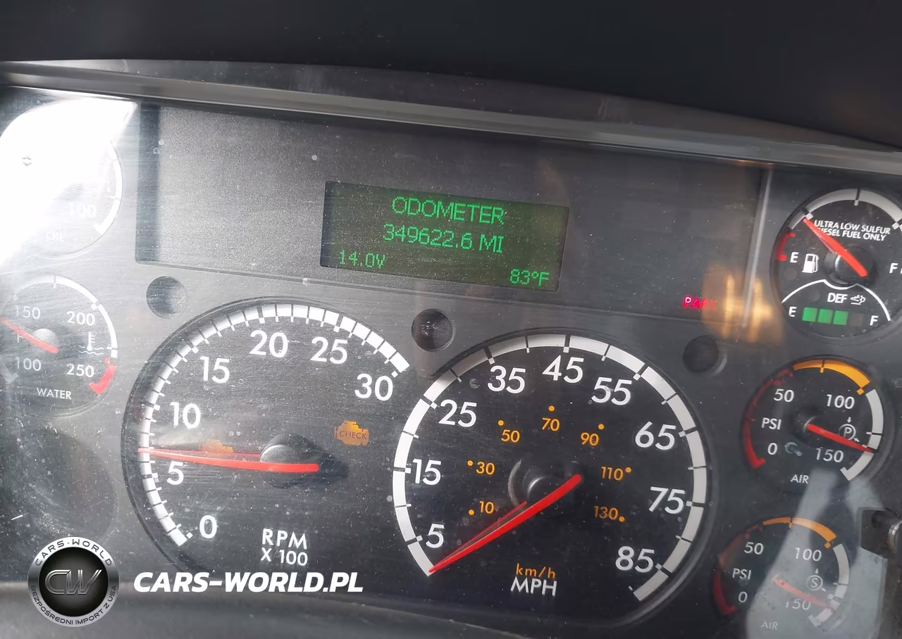 2017 Freightliner M2 106 VIN:1FVACXDT5HHHV8977 - 5