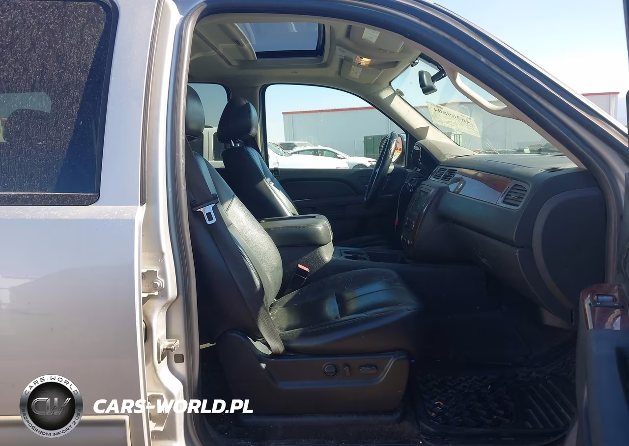 2010 Chevrolet Suburban 1500 Lt1 VIN:1GNUKJE32AR245990 - 5