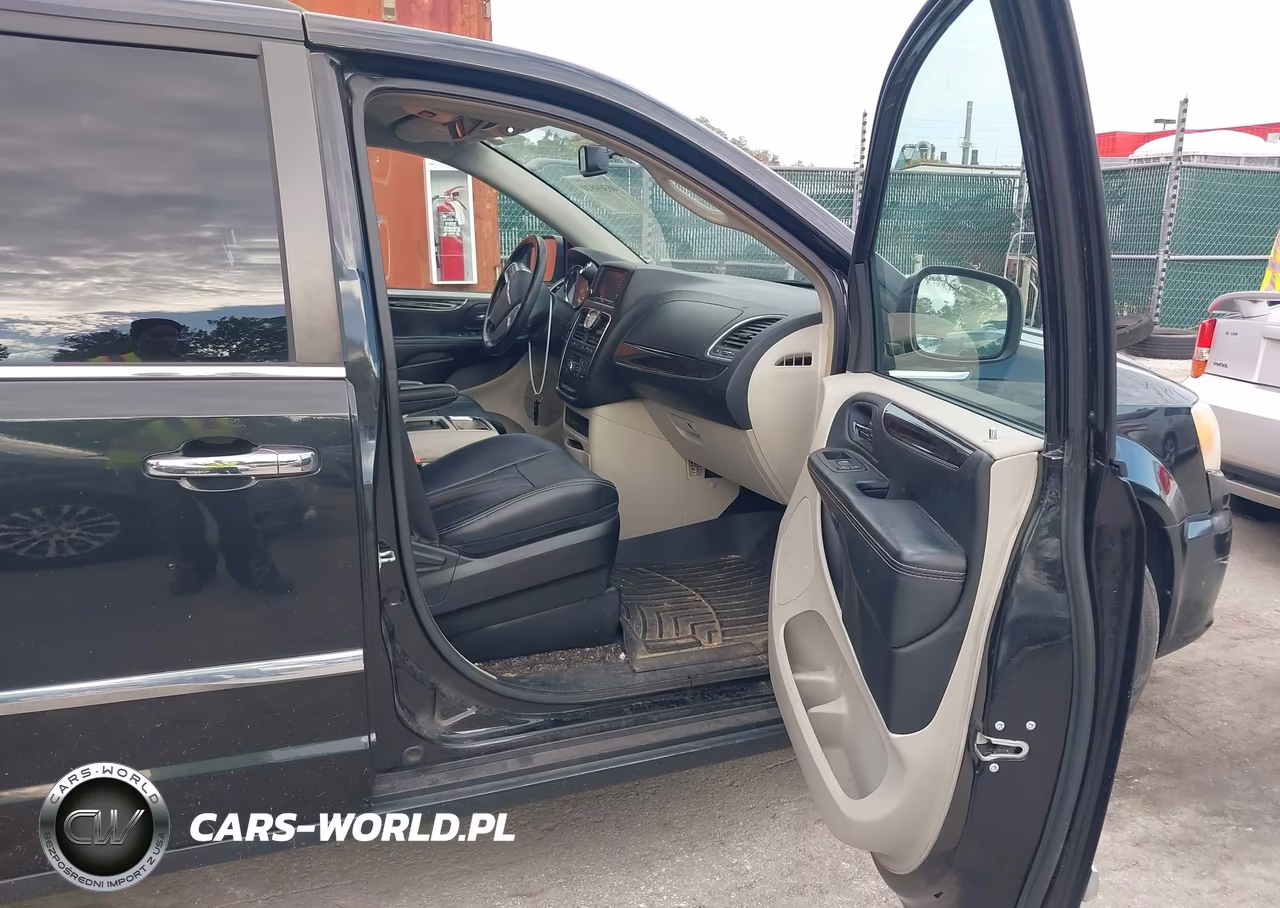 2014 Chrysler Town & Country Touring VIN:2C4RC1BG3ER418547 - 5