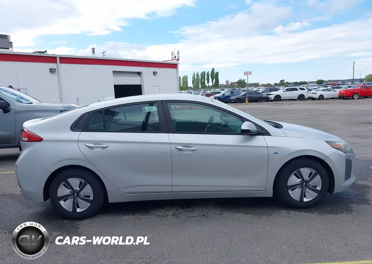 2018 Hyundai Ioniq Hybrid Blue VIN:KMHC65LC3JU076901 - 13