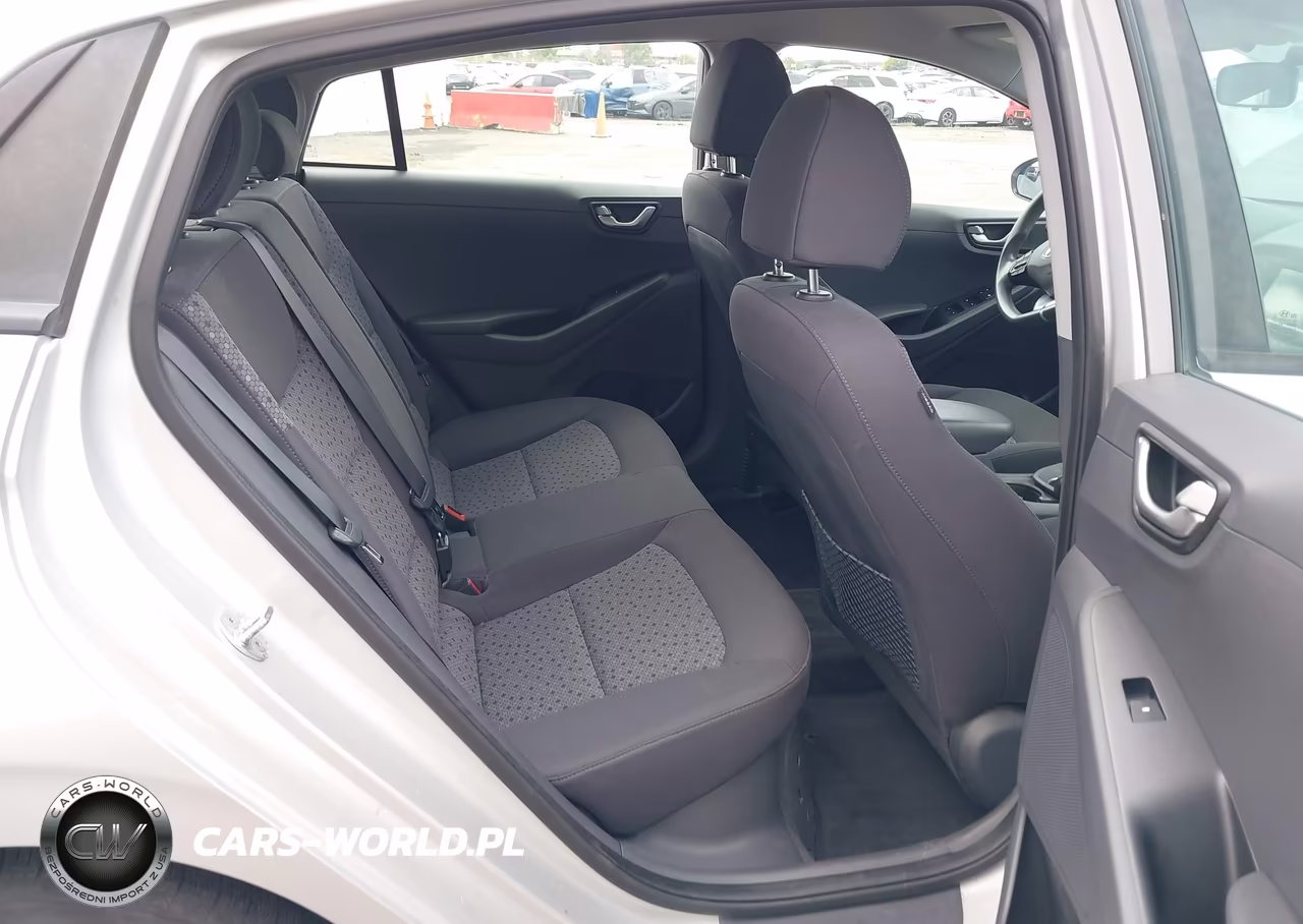 2018 Hyundai Ioniq Hybrid Blue VIN:KMHC65LC3JU076901 - 8