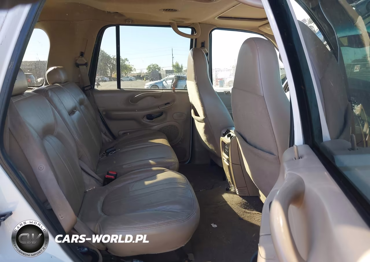 2001 Ford Expedition Eddie Bauer VIN:1FMPU18L81LA93384 - 8