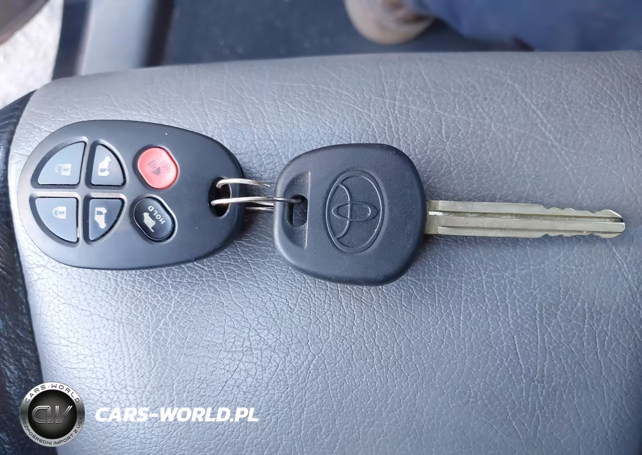 2013 Toyota Sienna Le V6 8 Passenger VIN:5TDKK3DCXDS343815 - 11