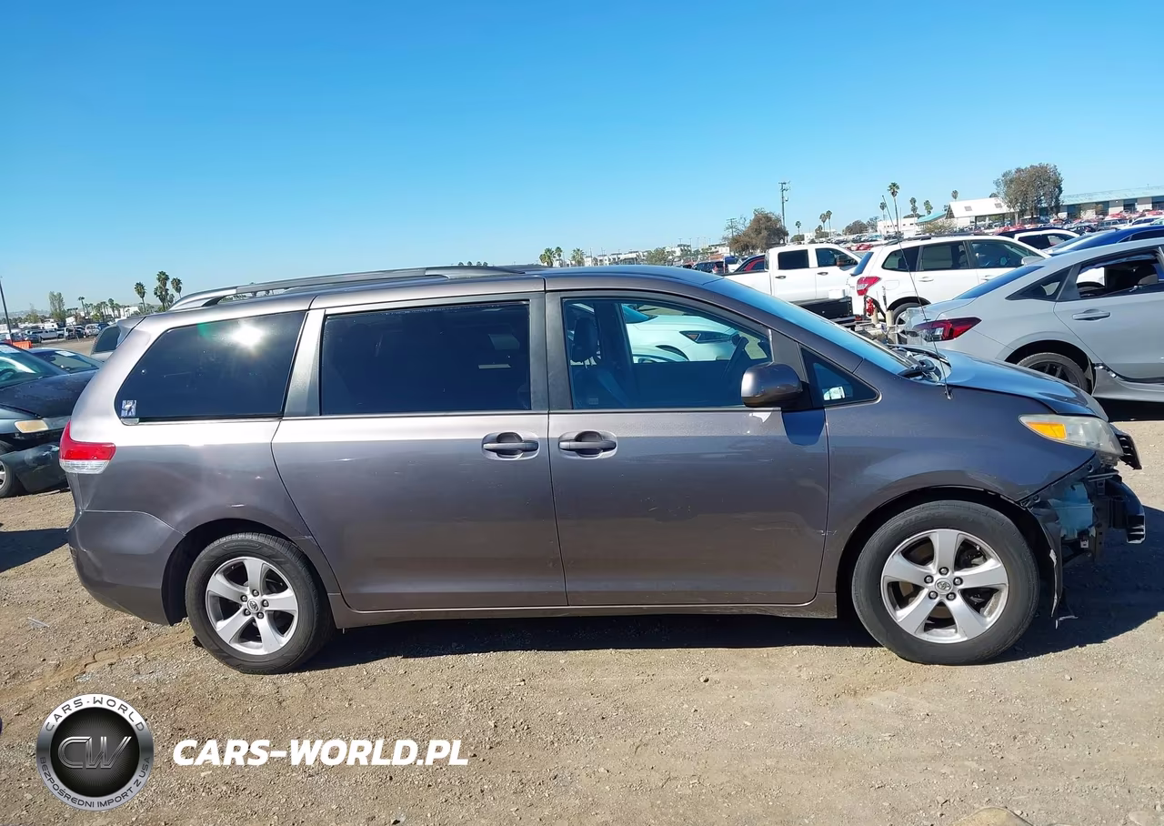 2013 Toyota Sienna Le V6 8 Passenger VIN:5TDKK3DCXDS343815 - 14