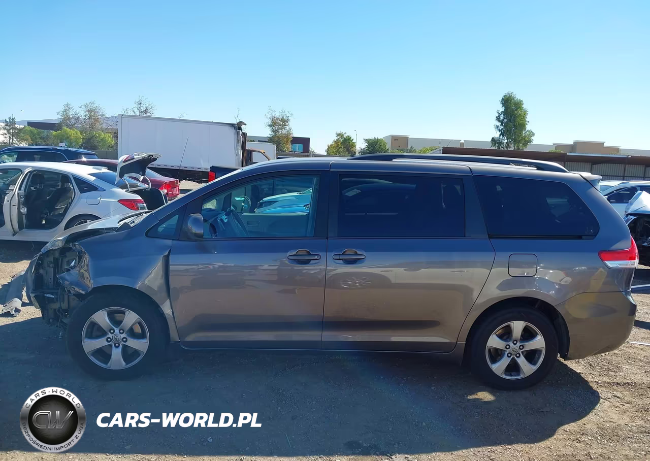 2013 Toyota Sienna Le V6 8 Passenger VIN:5TDKK3DCXDS343815 - 15