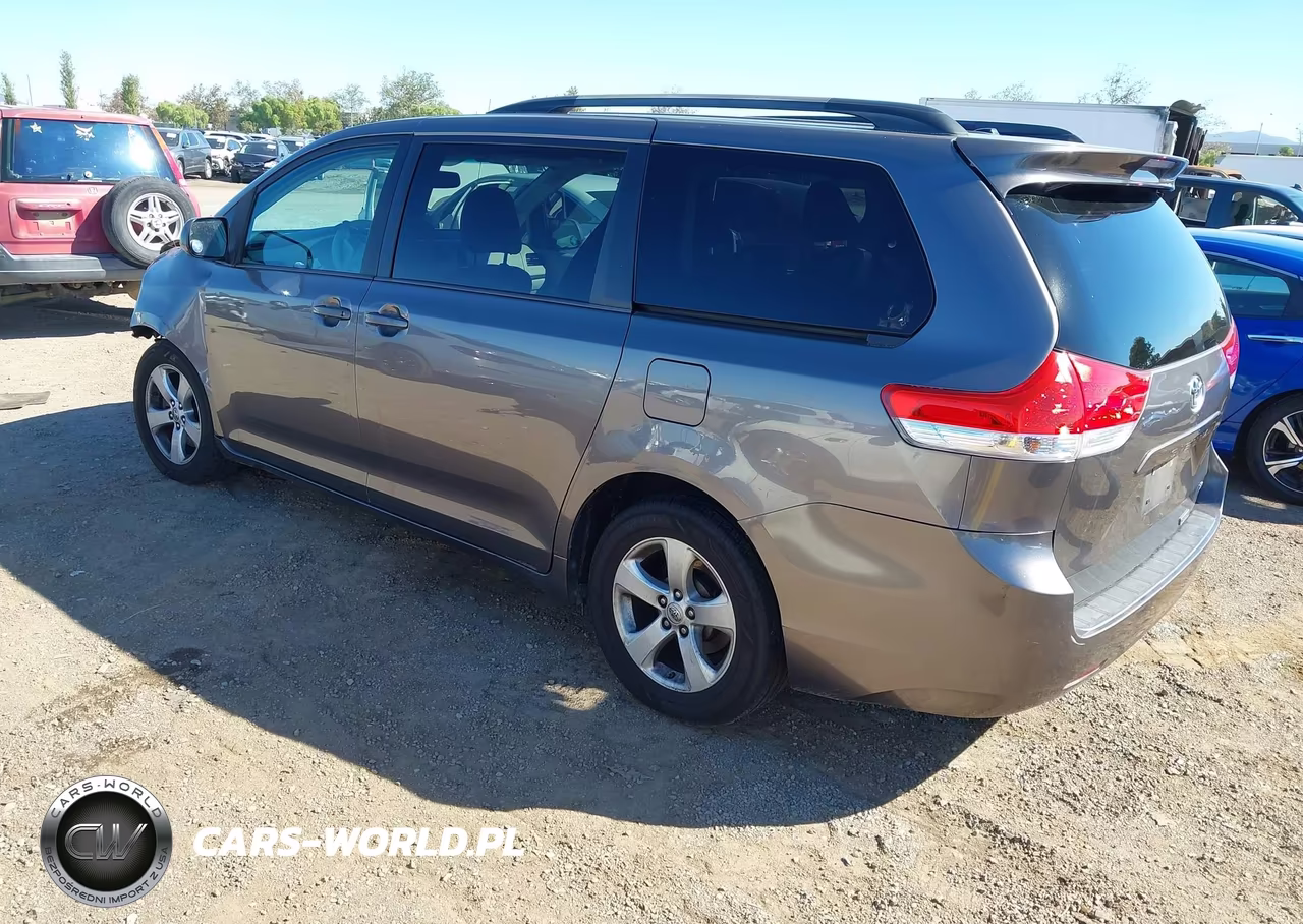 2013 Toyota Sienna Le V6 8 Passenger VIN:5TDKK3DCXDS343815 - 3