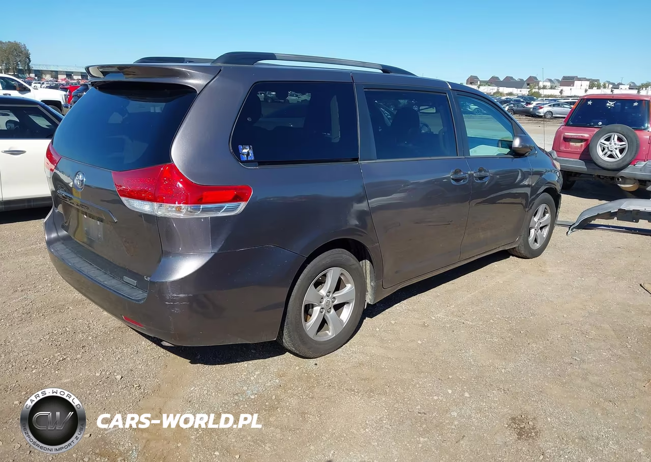 2013 Toyota Sienna Le V6 8 Passenger VIN:5TDKK3DCXDS343815 - 4