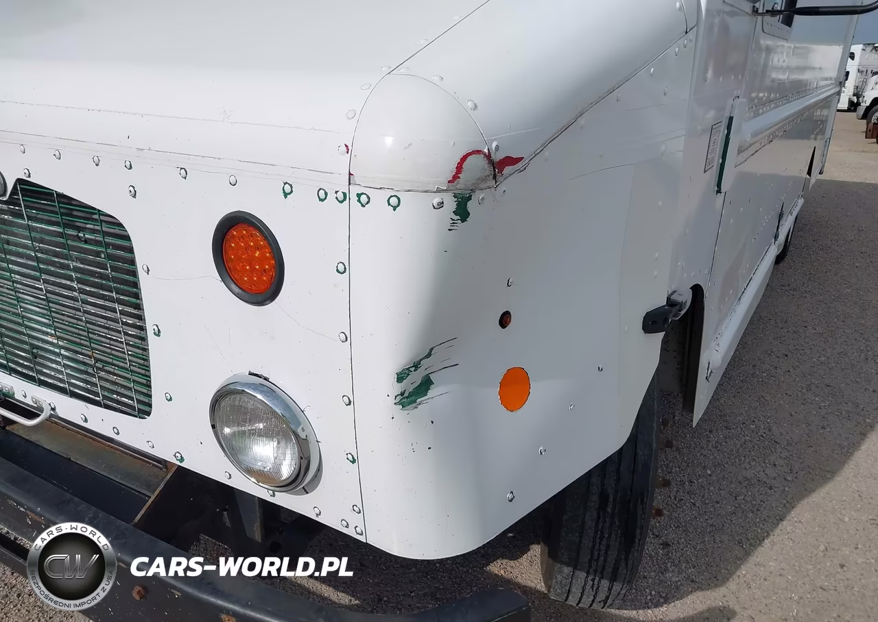 2010 Freightliner Chassis M Line Walk-In Van VIN:4UZAAPDU7ACAS1613 - 11