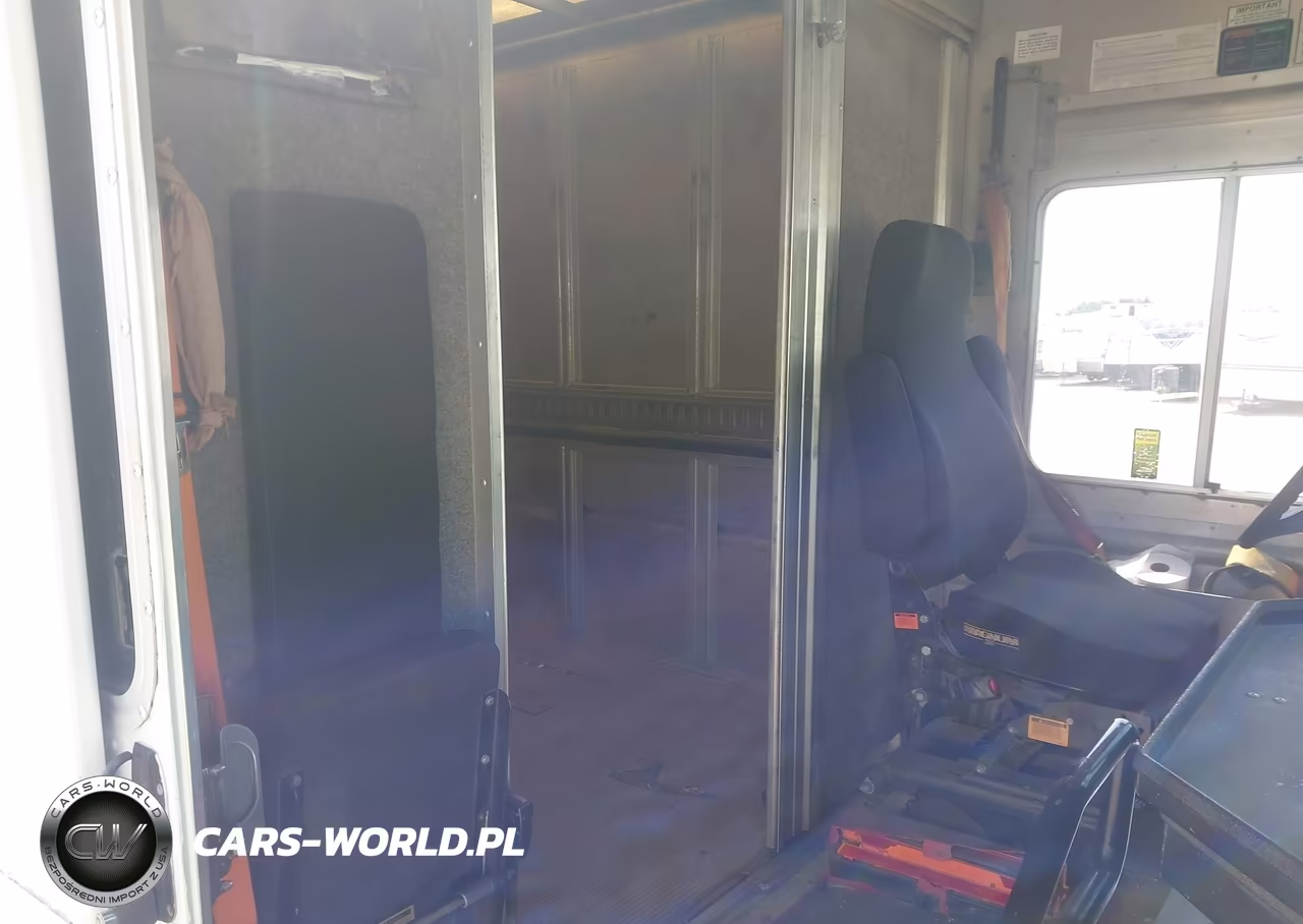 2010 Freightliner Chassis M Line Walk-In Van VIN:4UZAAPDU7ACAS1613 - 7