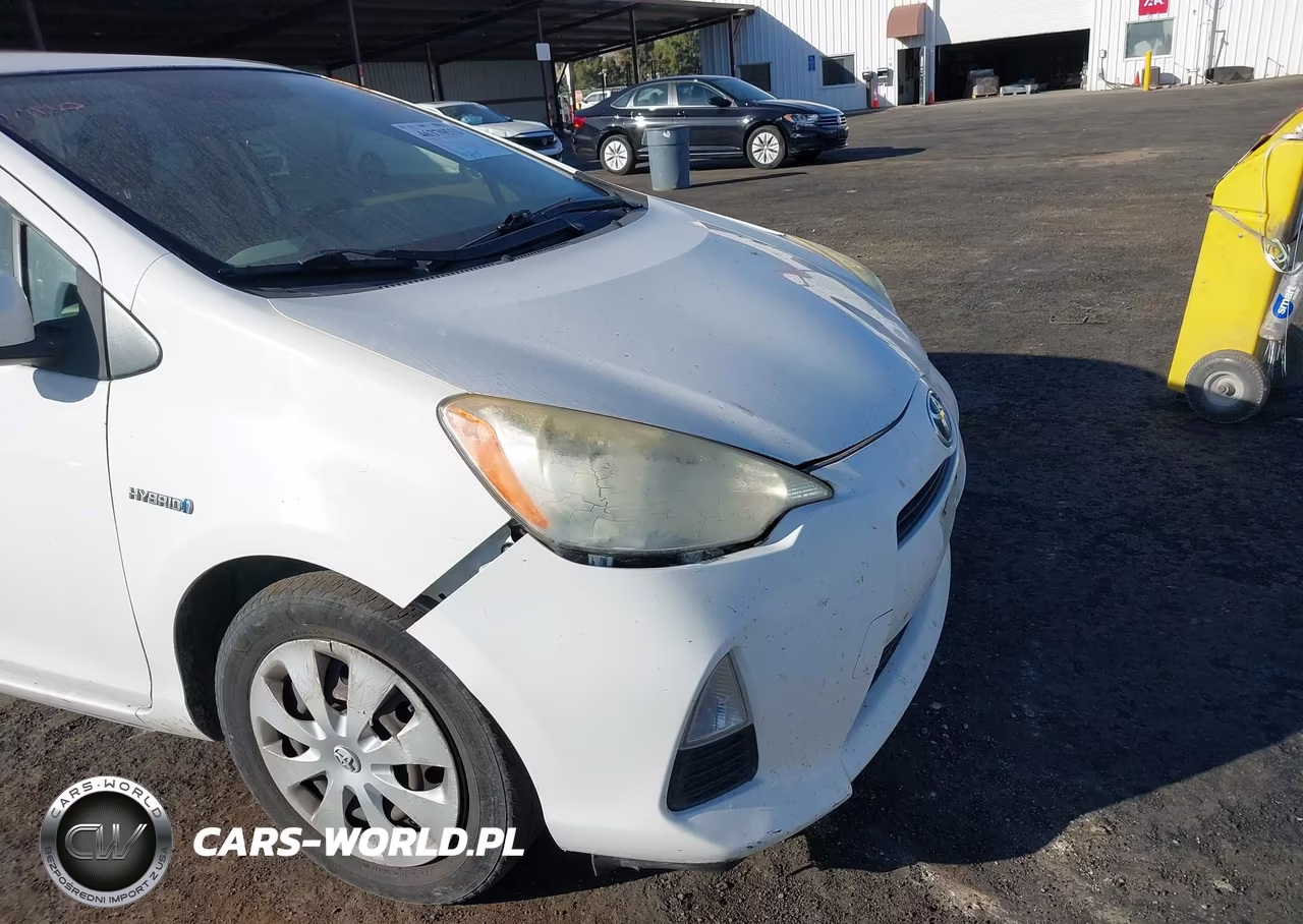 2012 Toyota Prius C Two VIN:JTDKDTB37C1502542 - 6