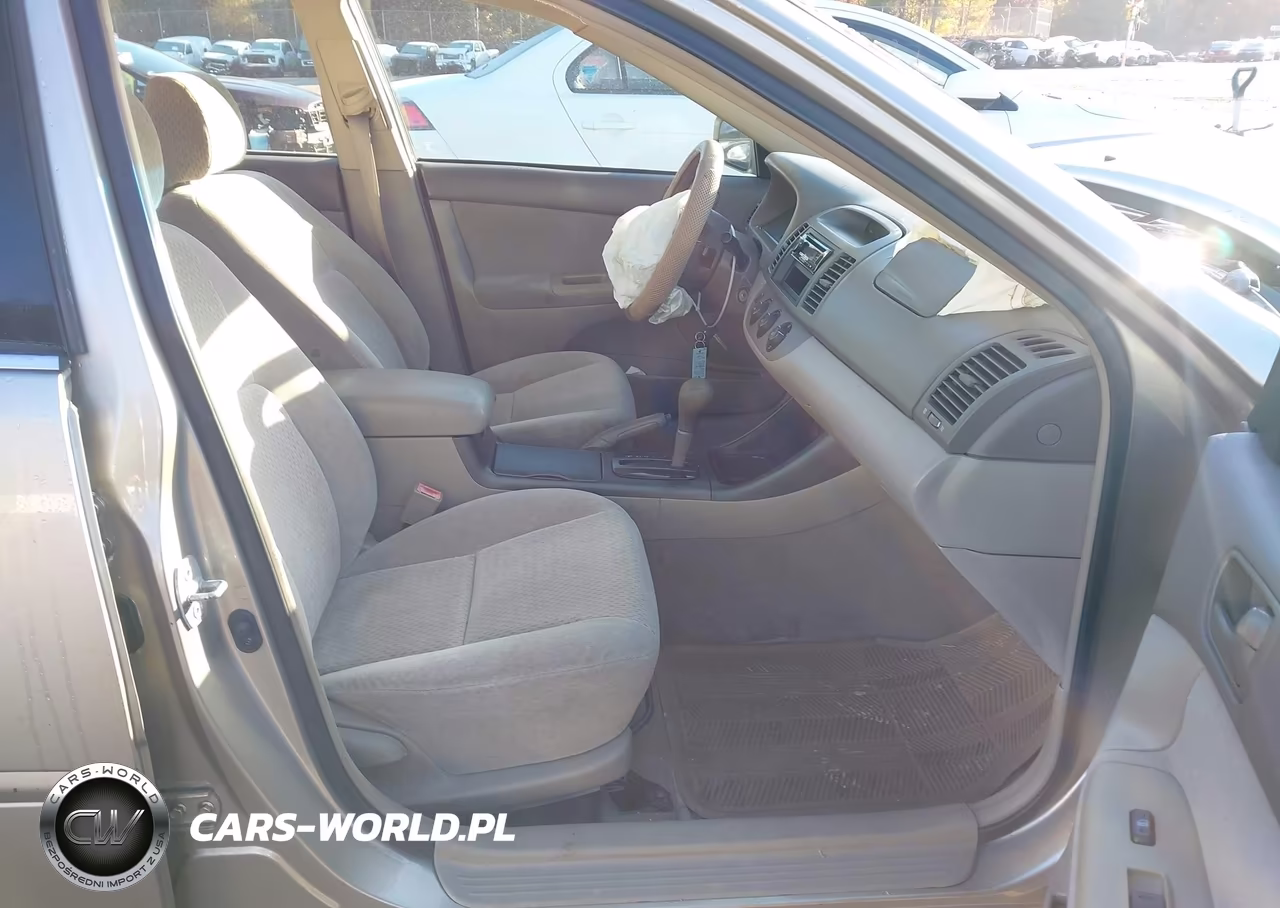 2003 Toyota Camry Le VIN:4T1BE32K23U692703 - 5