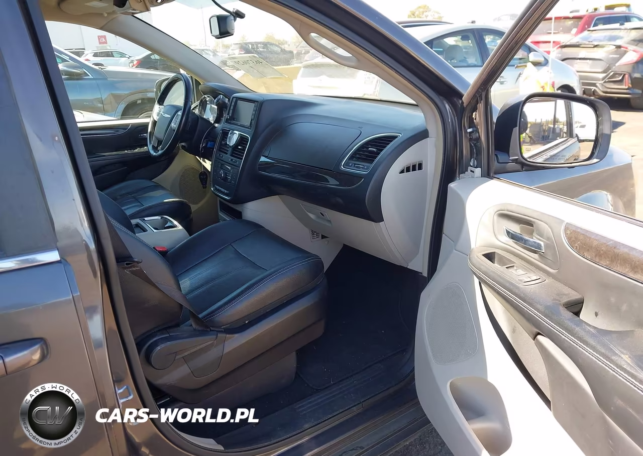 2016 Chrysler Town & Country Touring VIN:2C4RC1BG2GR299165 - 5