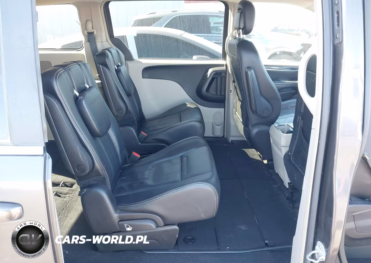 2016 Chrysler Town & Country Touring VIN:2C4RC1BG2GR299165 - 8