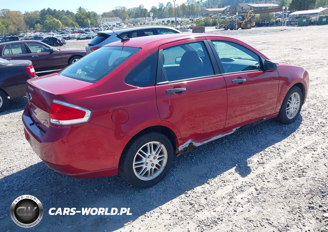 2010 Ford Focus Se VIN:1FAHP3FN3AW228842 - 4