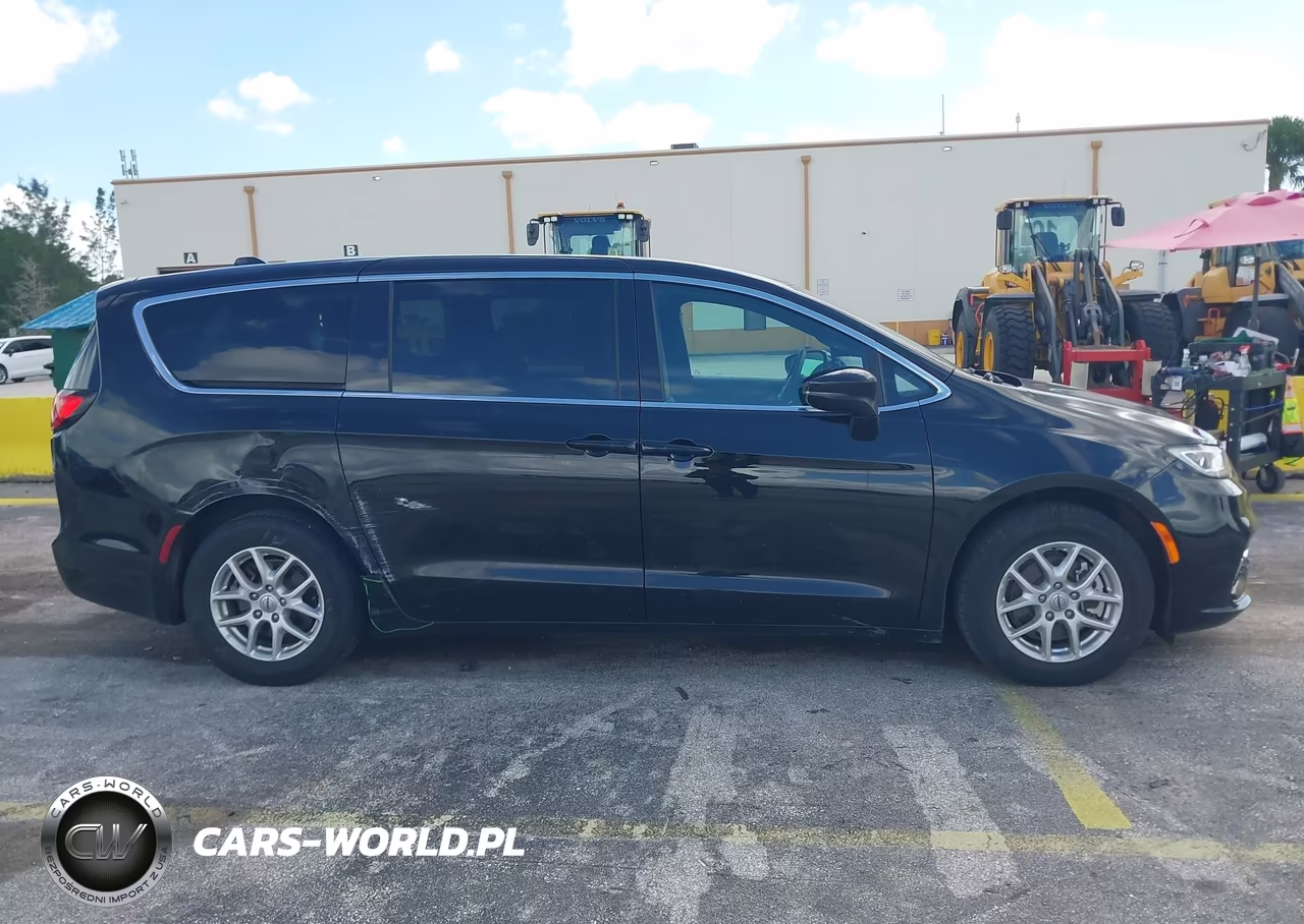 2025 Chrysler Pacifica Select VIN:2C4RC1BG6SR506844 - 13