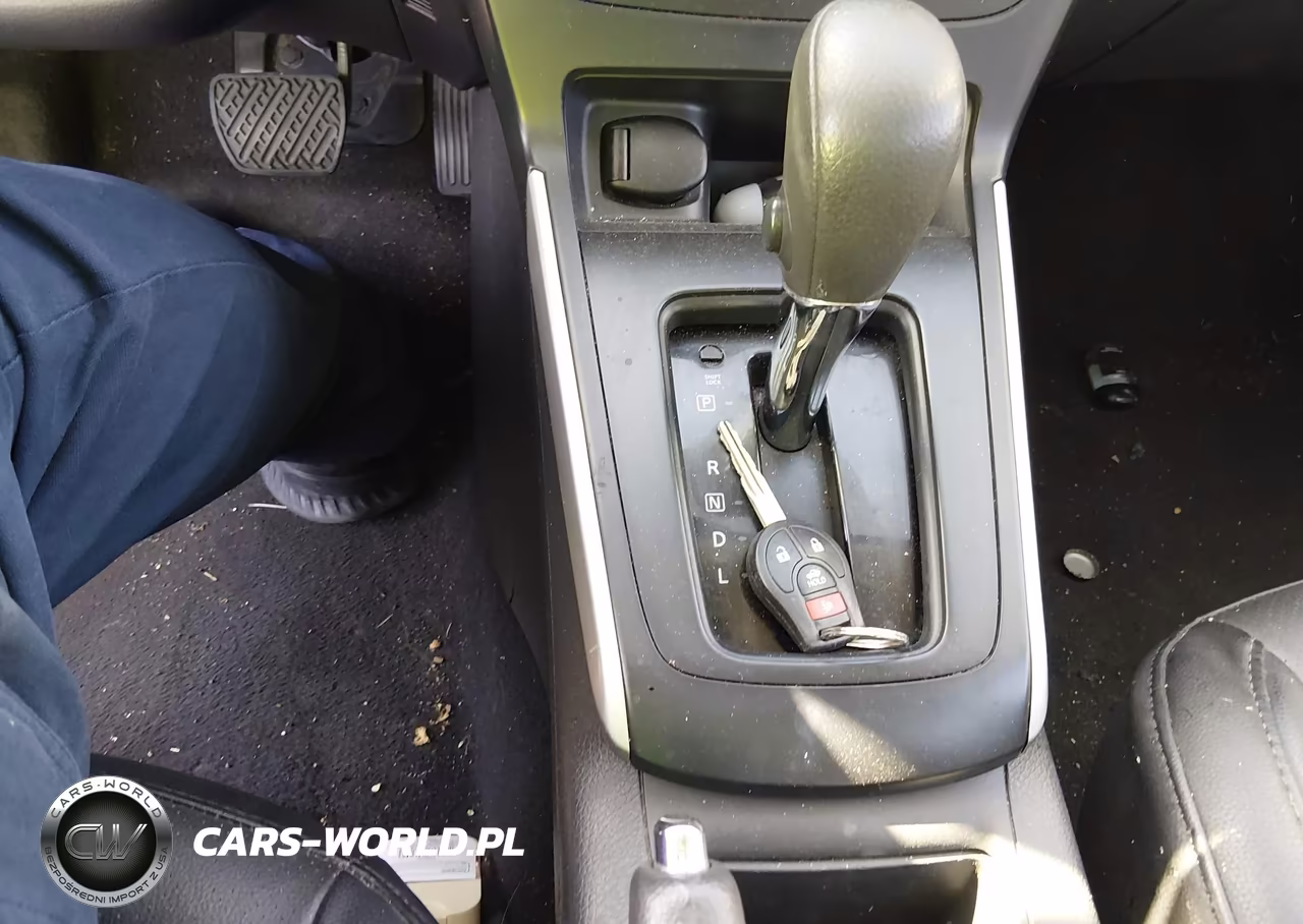 2018 Nissan Sentra S VIN:3N1AB7AP6JY263400 - 11