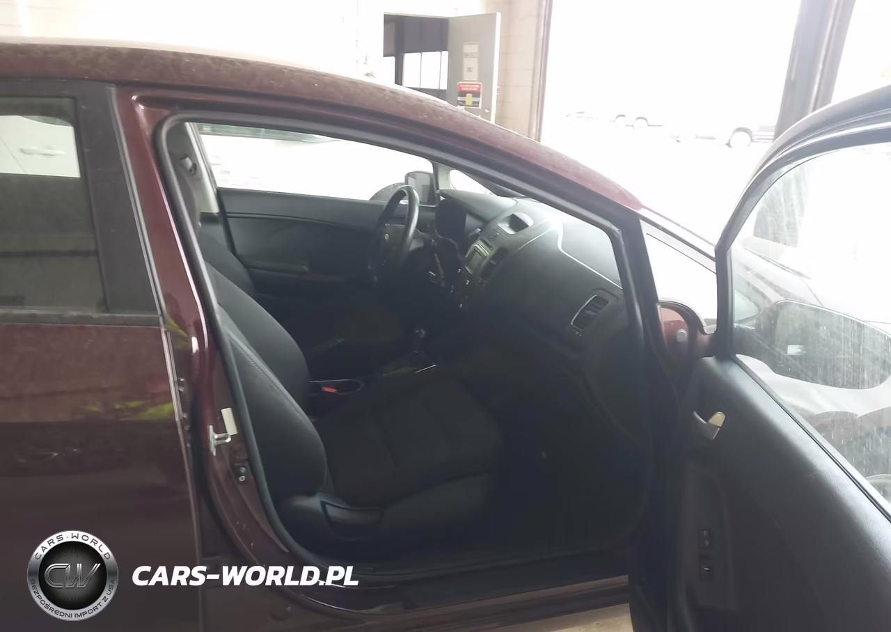 2018 Kia Forte Lx VIN:3KPFK4A78JE267953 - 5