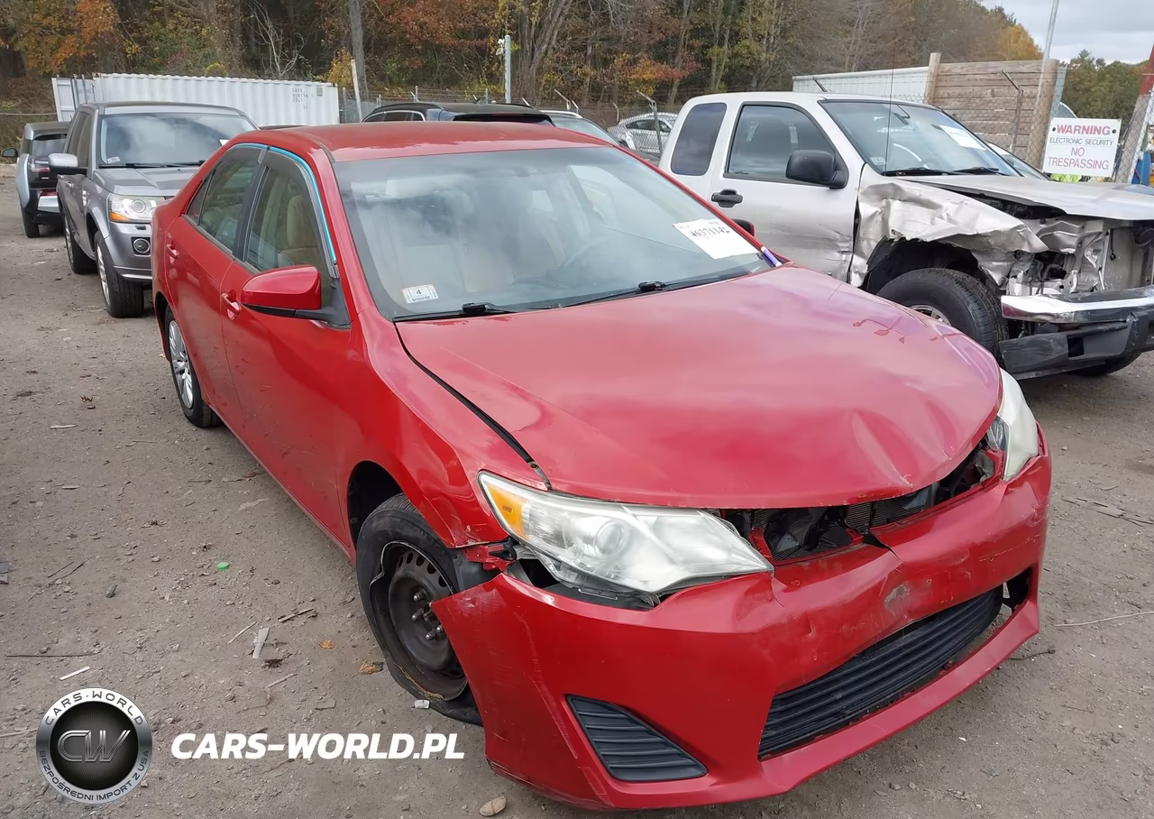 2013 Toyota Camry Le – zdjęcie 1 z 16