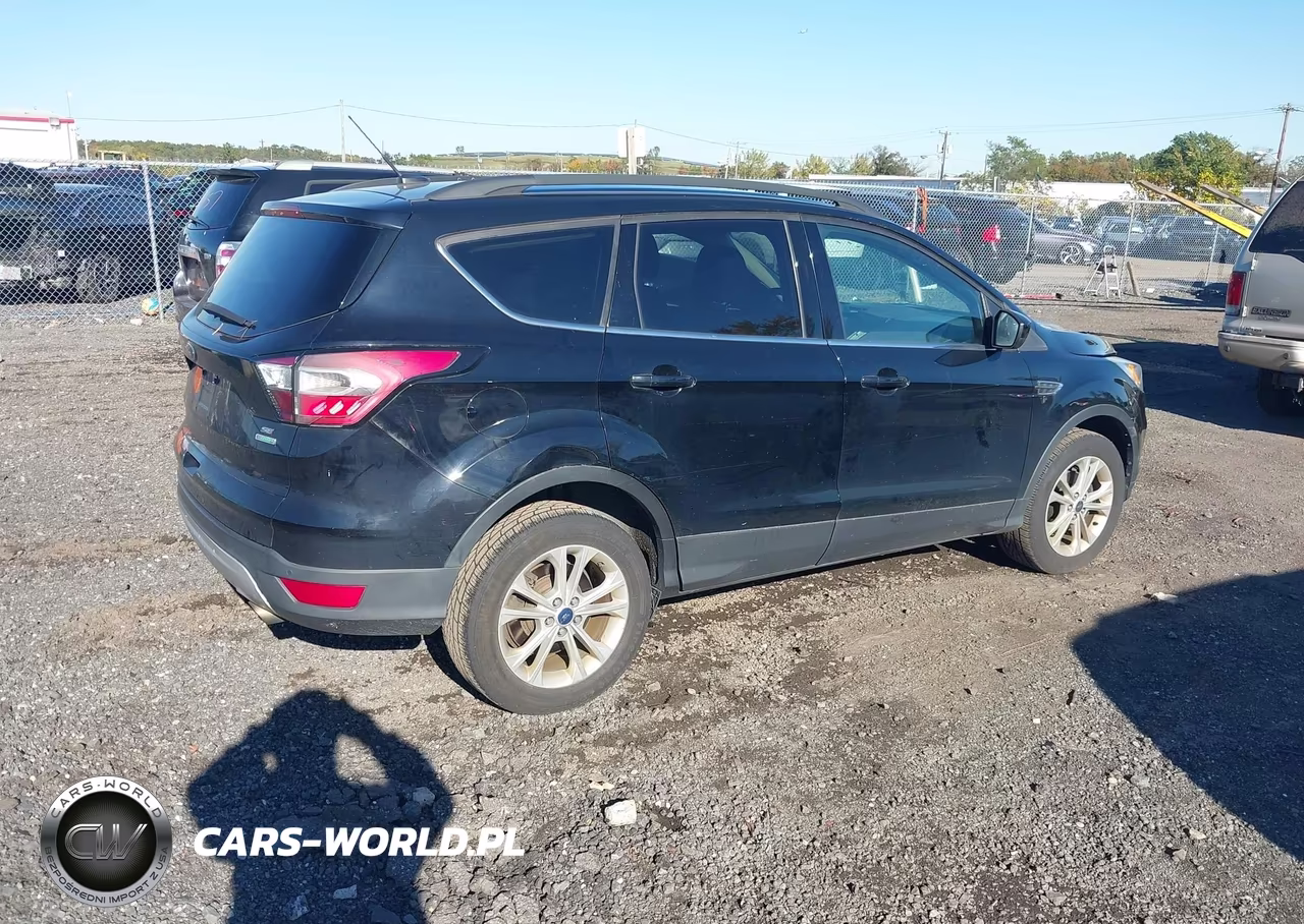 2017 Ford Escape Se VIN:1FMCU0GD9HUD58367 - 4