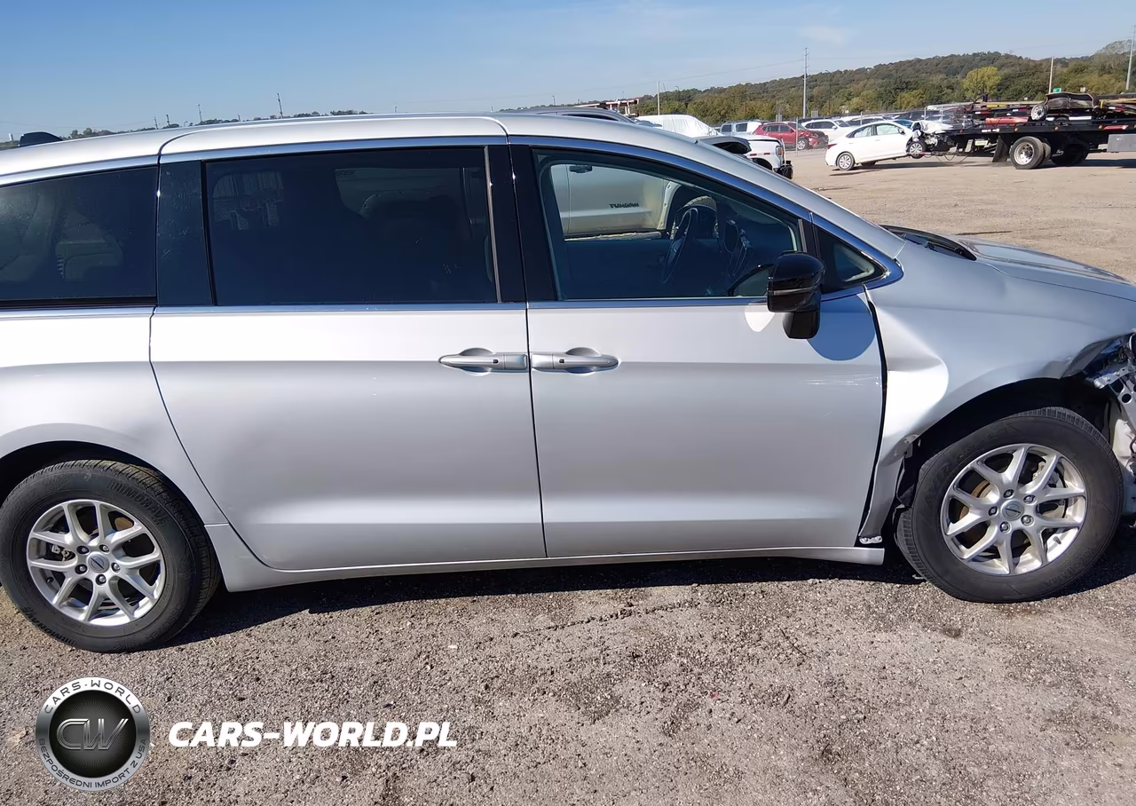 2024 Chrysler Pacifica Touring L VIN:2C4RC1BG7RR155033 - 13