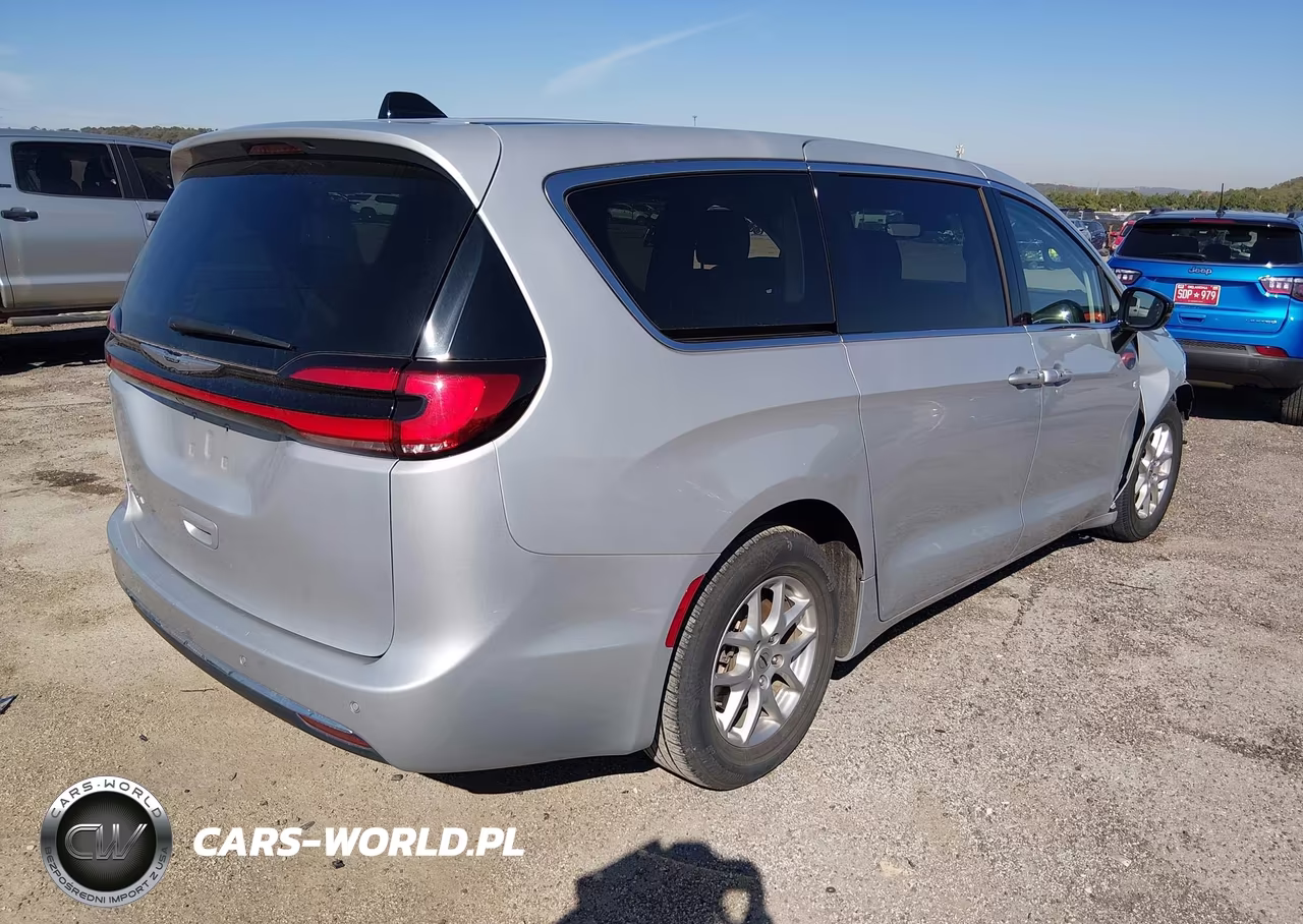 2024 Chrysler Pacifica Touring L VIN:2C4RC1BG7RR155033 - 4