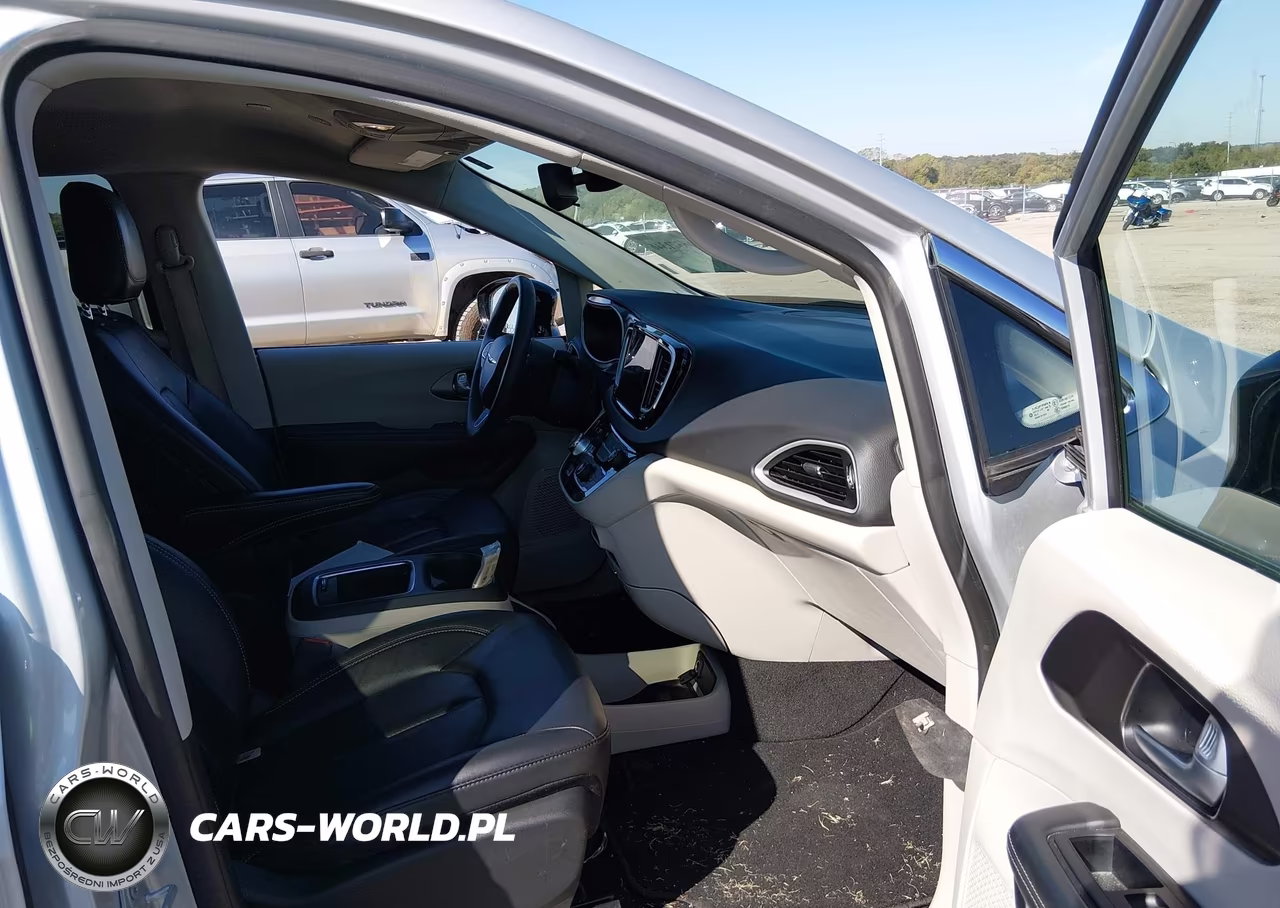 2024 Chrysler Pacifica Touring L VIN:2C4RC1BG7RR155033 - 5